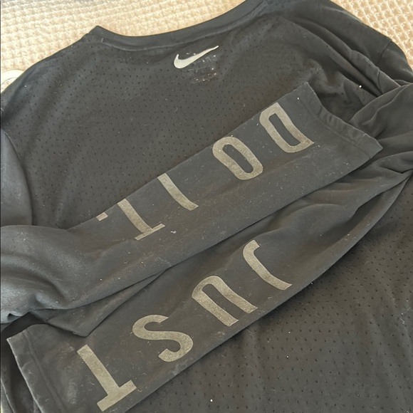 Lot of 3 - Nike Running shirts 2 long sleeve & 1 short sleeve  Performance Tees - Picture 6 of 8